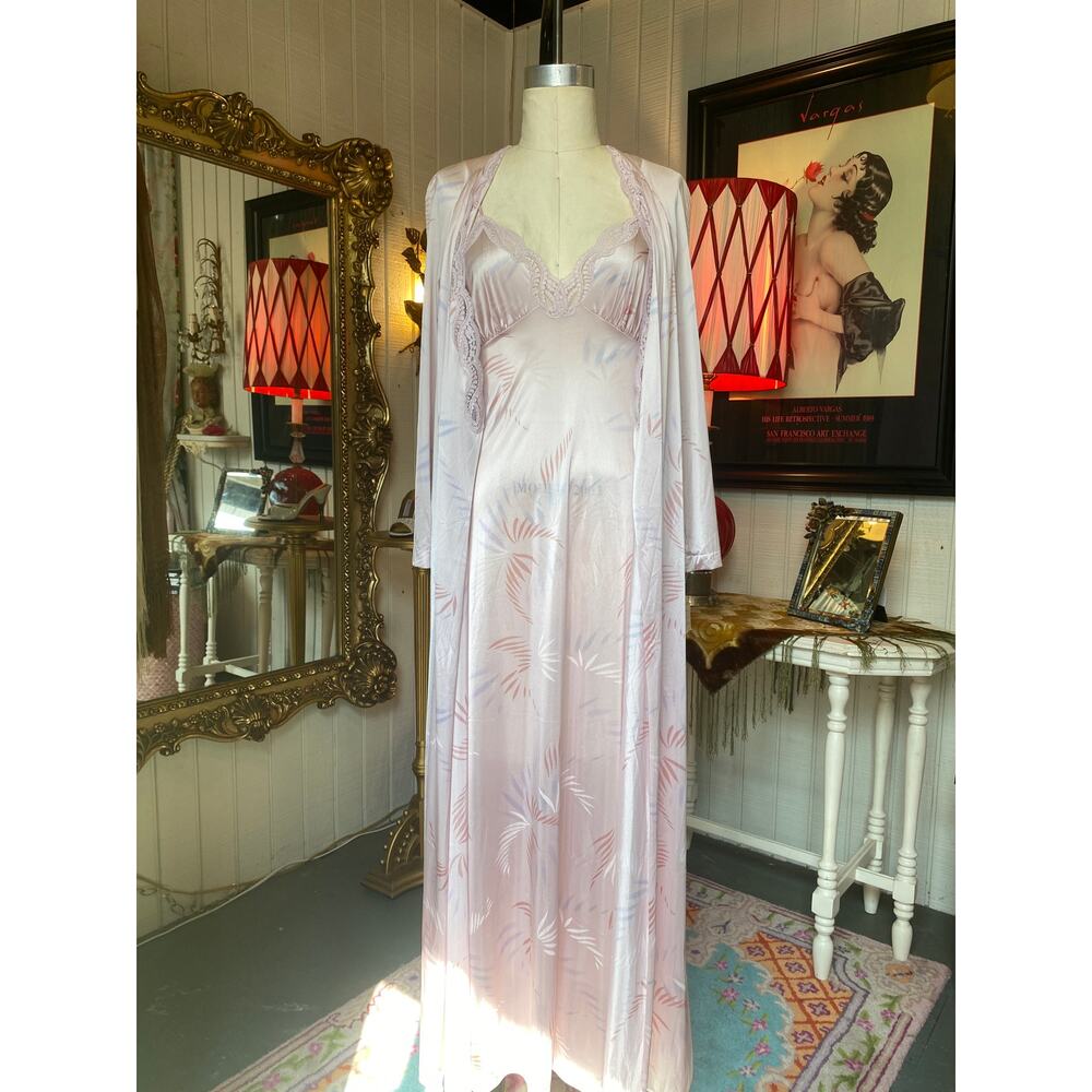 vintage 1970s vanity fair peignoir set 70s nightgown and robe lilac nylon s/m